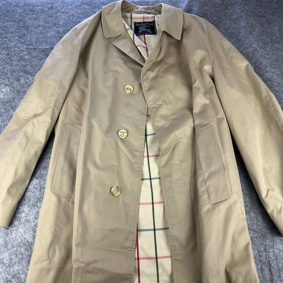 Burberry Men's Tan Trench Coat (Used) In Excellent Condition w/out